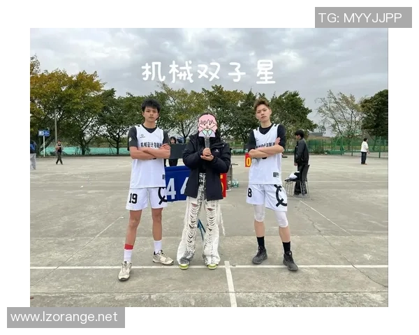 篮球明星与失散多年的兄弟重聚感人视频引发网友热议与感动 篮球明星与失散多年的兄弟重聚感人视频引发网友热议与感动